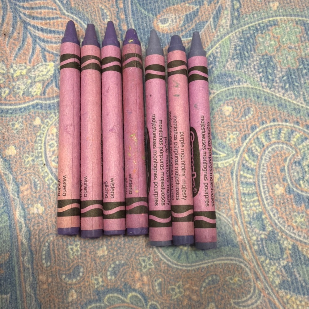 Lot Of 7 Crayola Crayons Wisteria (4), Purple Mountains' Majesty (3) Used